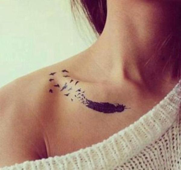 Fjer med fugle på tatovering
