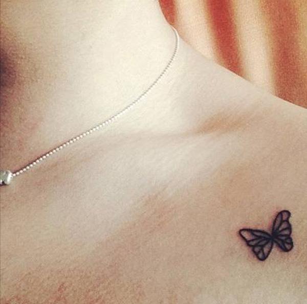 sommerfugl tatovering på kravebenet