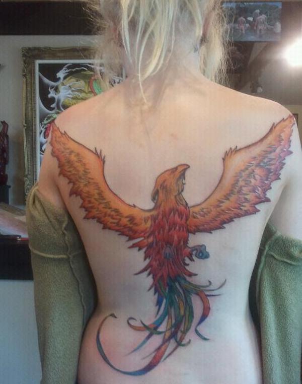 Falling Phoenix τατουάζ στην πλάτη για γυναίκες