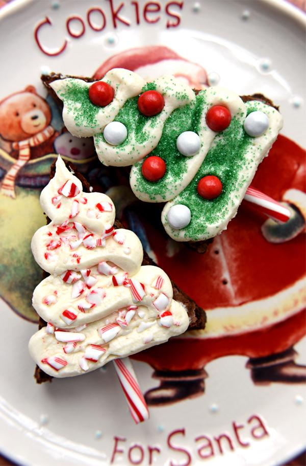 χριστουγεννιάτικο δέντρο-brownie-pops-christmas-cookies-for-santa-by-five-heart-home_700pxtitlecollage