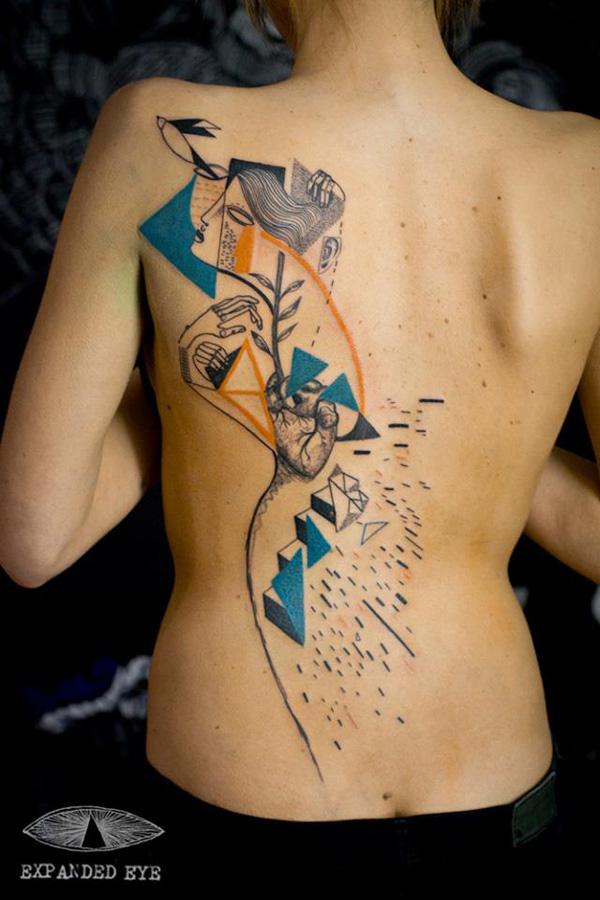 abstrakti surrealistinen selän tatuointi