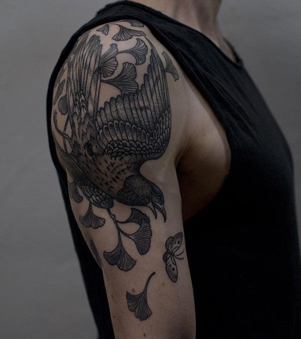 ginkgo -lehdet ja lintuhiha -tatuointi