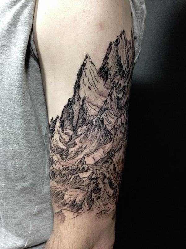 bjerg ærme tatovering