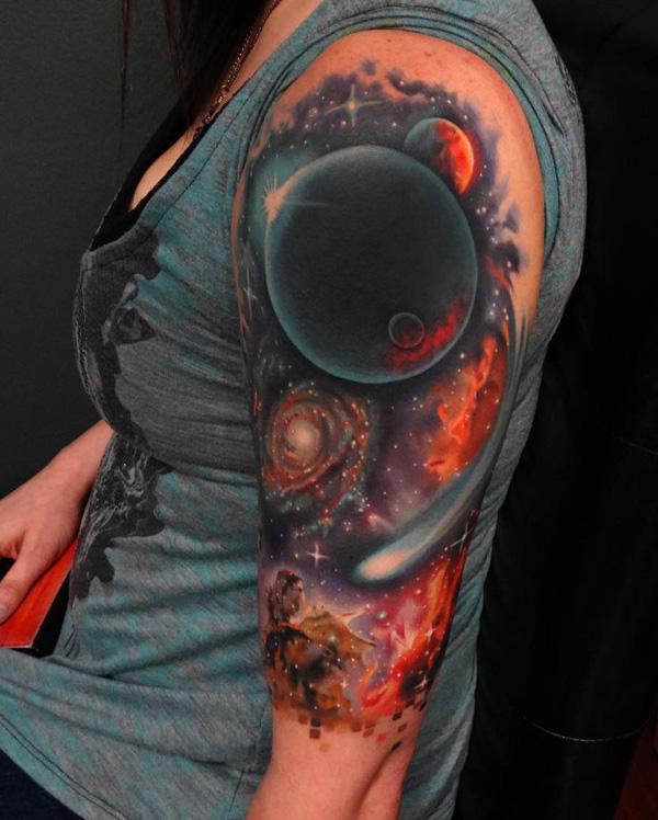farvet rum halværmet tatovering til kvinder