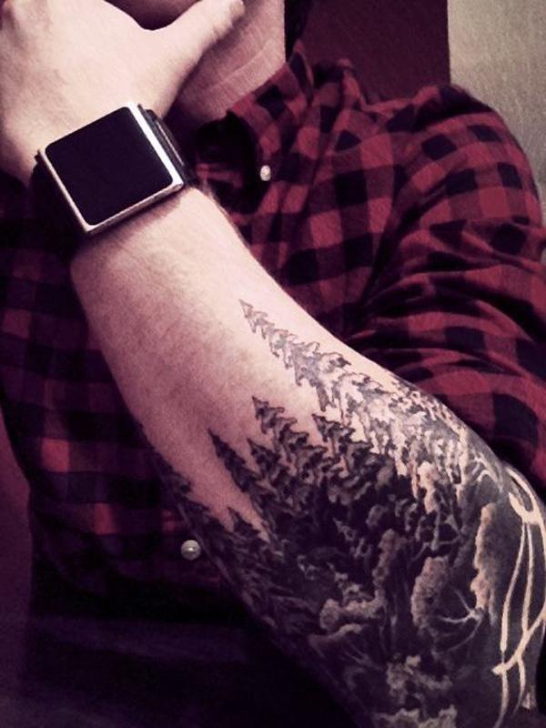Sort og hvid underarm tatoveringsskov til mænd