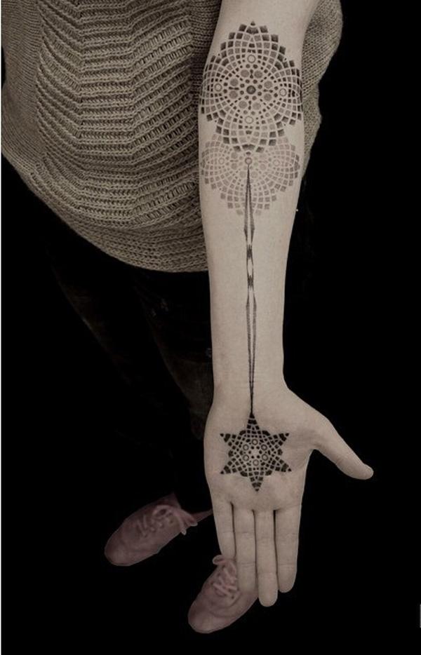 Mandala inspiroi kyynärvarren tatuointi