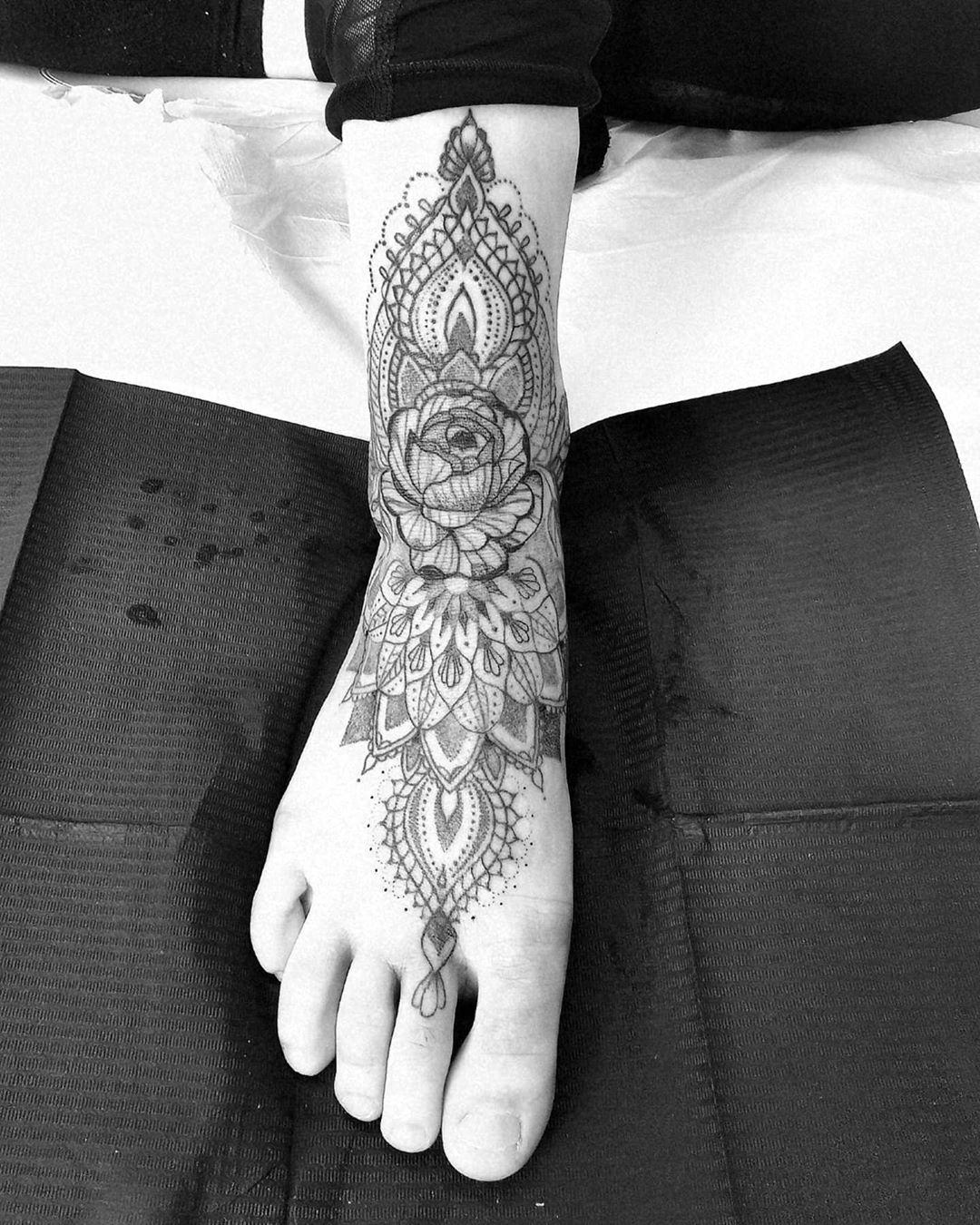 κομψό mandala εμπνευσμένο για τατουάζ