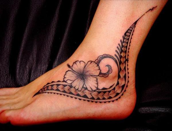 Tribal fod tatovering