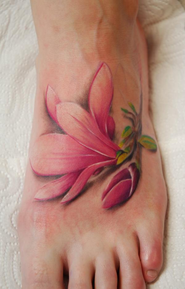 Vaaleanpunainen magnolia jalka tatuointi