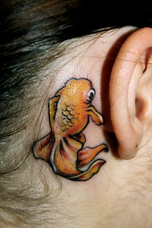 Lille tatovering med fiskøre