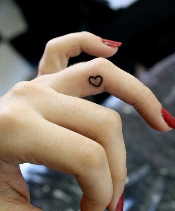 Lille tatovering af hjertesymboler