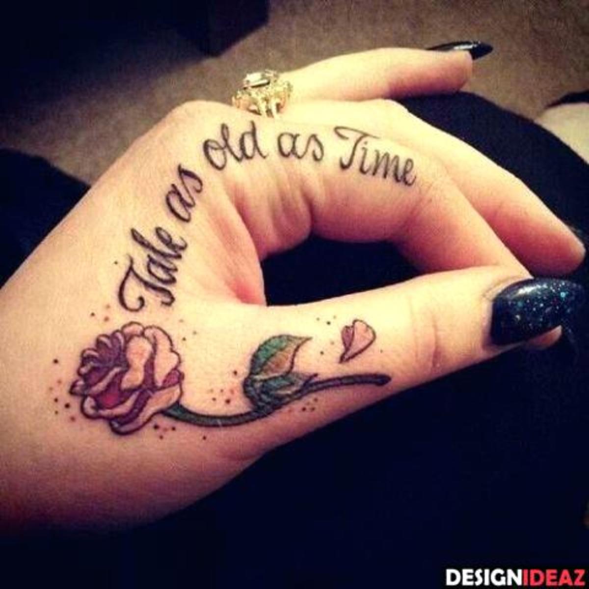 søde-tatovering-ideer-søde-tatovering-ideer-til-fyre-og-piger-pige-smuk-blomst-lille-tatovering-ideer-pinterest