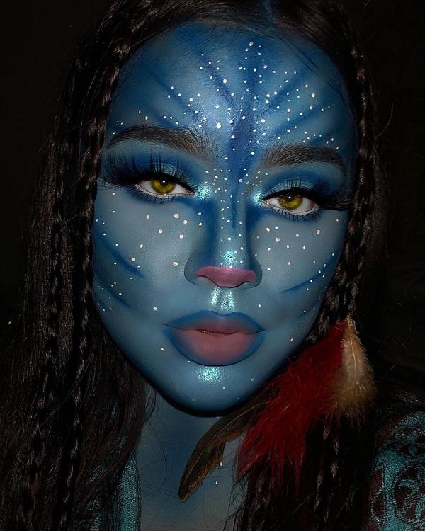 Viehättävä Mystique Halloween -meikki