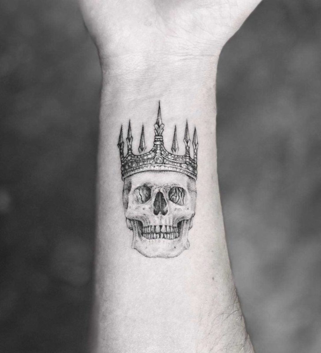 Skull-in-Crown-Tattoo-af-Mr.K-728x801