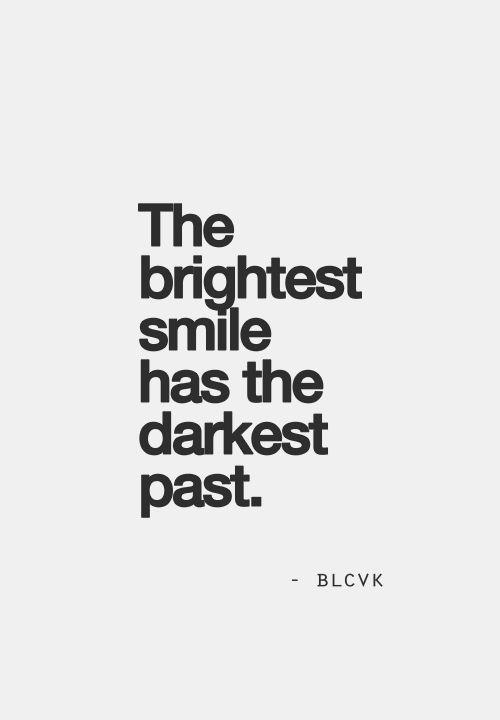 Det lyseste smil har den mørkeste fortid
