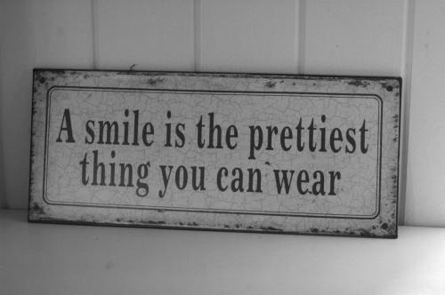 Το χαμόγελο είναι το πιο όμορφο που μπορείς να φορέσεις
