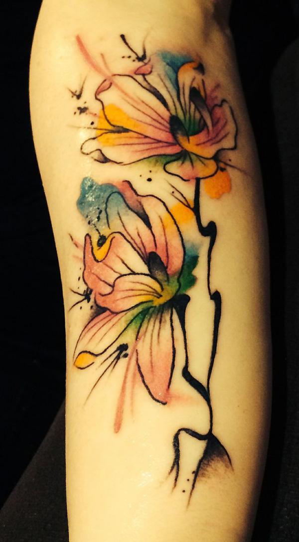 Vesiväri magnolia tatuointi