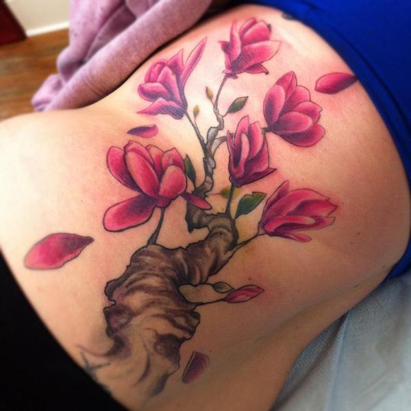 magnolia træ og blomst tatovering