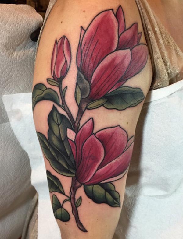 Kaunis magnolia -tatuointi