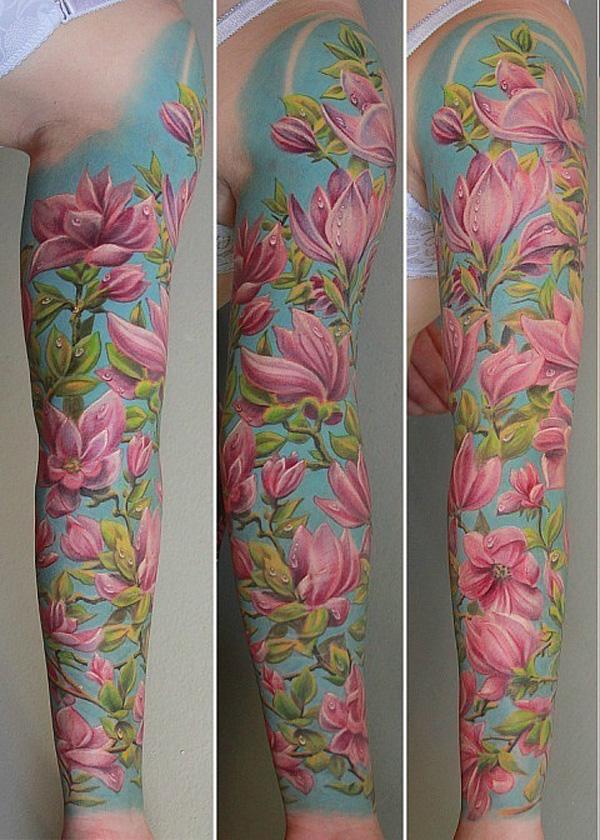 Magnolia tatovering med fuld ærme