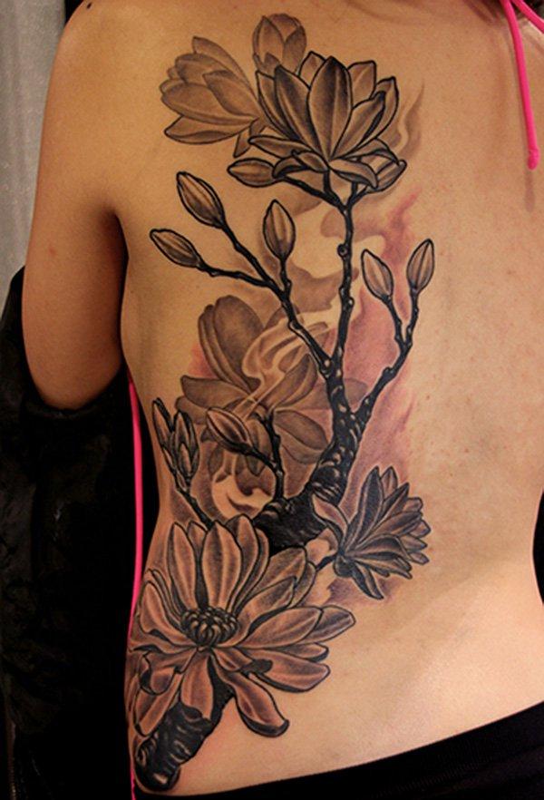 Magnolia mustavalkoinen tatuointi