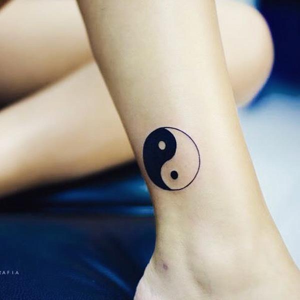 yin yang nilkan tatuointi-24
