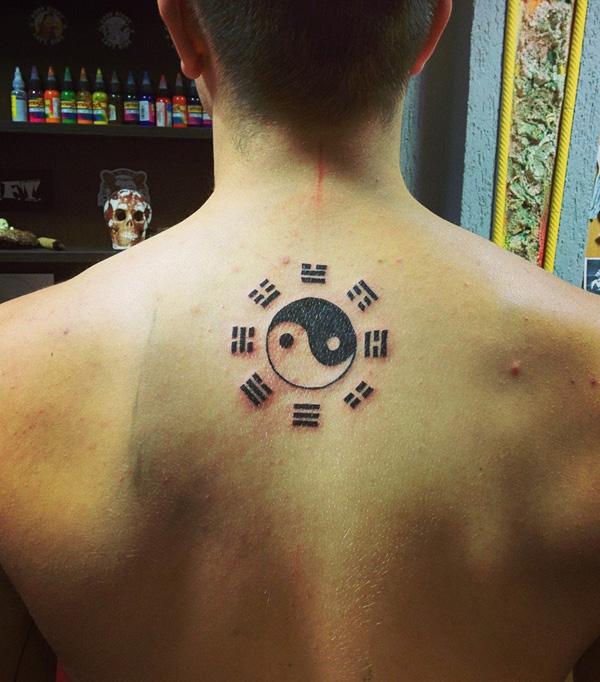 yin yang takaisin tatuointi miehille-41