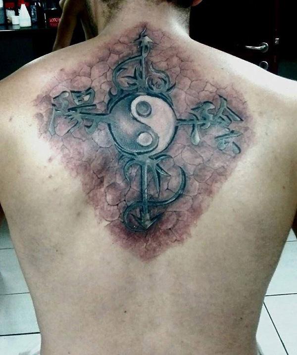 yin yang takaisin tatuointi miehille-49