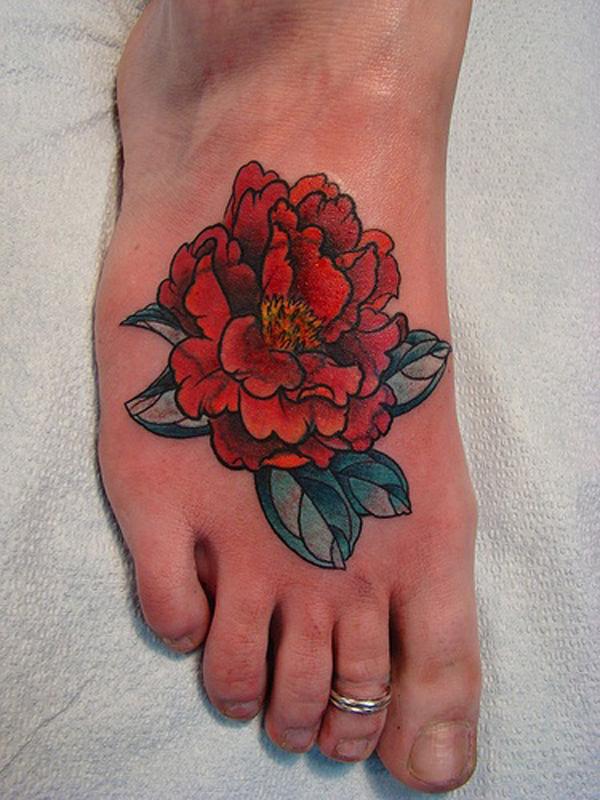 25 Pionin tatuointi jalalla