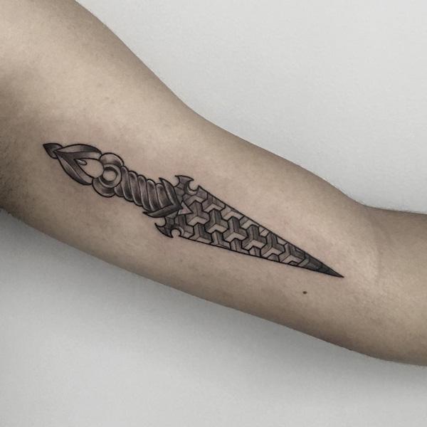 sværd tatovering-33