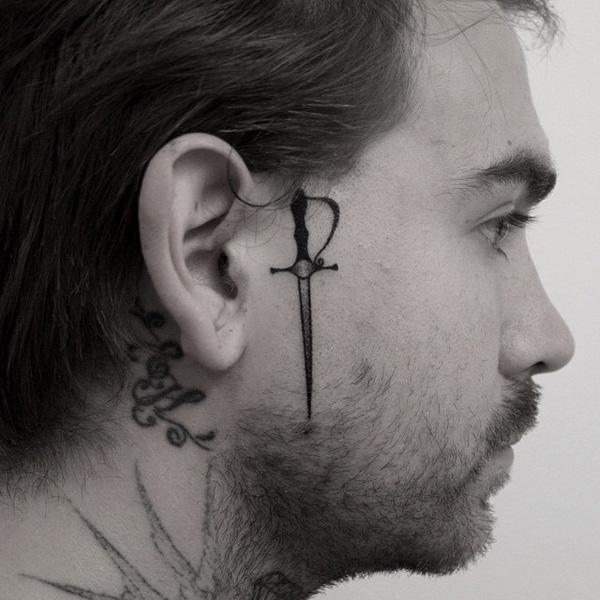 σπαθί τατουάζ στο πρόσωπο-39