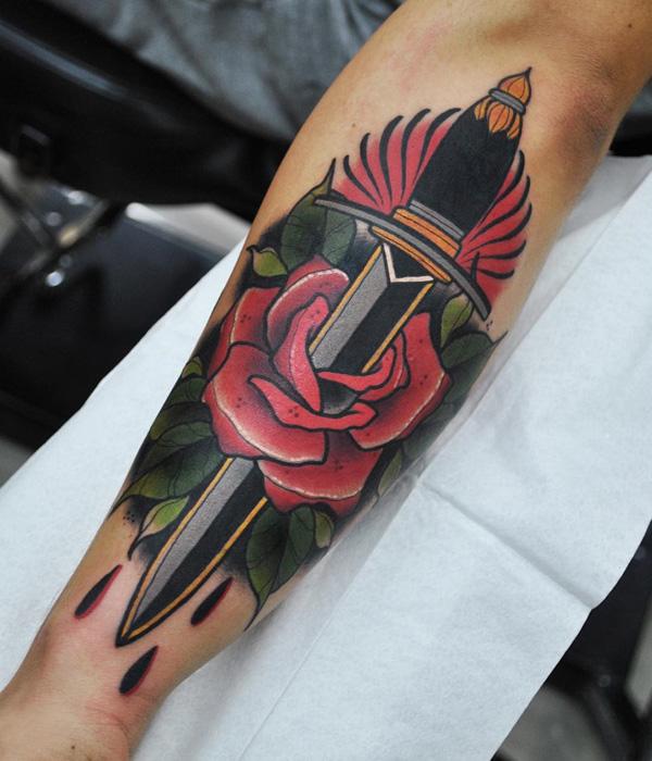 Χρωματιστό σπαθί με ροζ τατουάζ-11