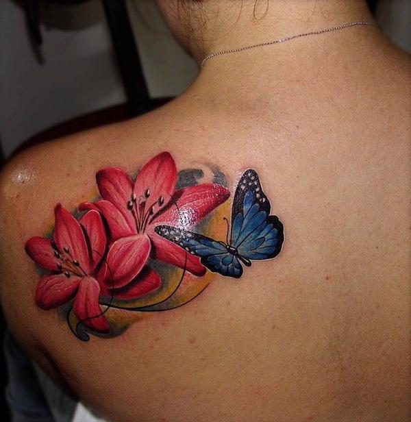 Ρεαλιστικά τατουάζ πεταλούδας στον ώμο