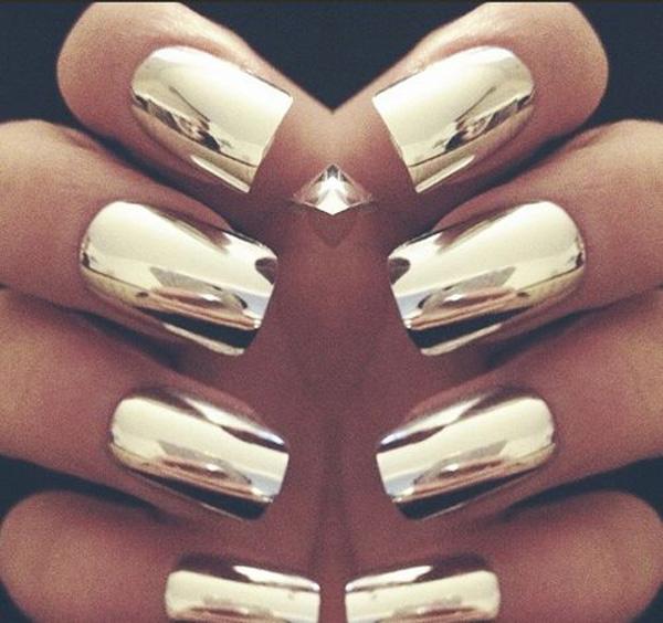 Guldmetalliske manicure