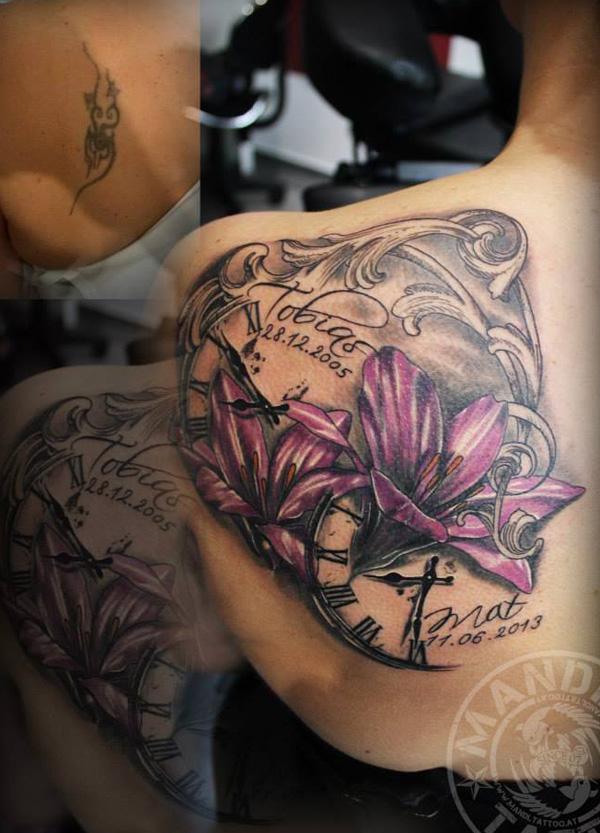 Lily dækker tatovering