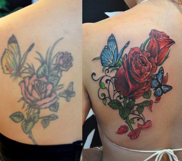 Rose og sommerfugl dækker tatovering