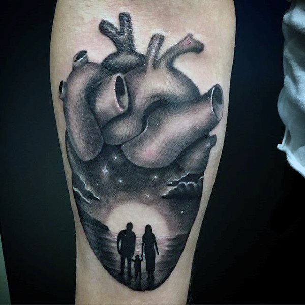 kunnianosoitus perheen tatuoinnille sydämessä