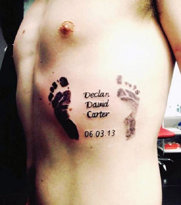 kunnianosoitus pojan tatuoinnille jalanjäljen syntymäpäivänä