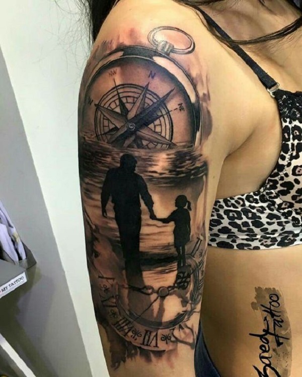 Ρολόι ναυτικής πυξίδας και οικογενειακό τατουάζ