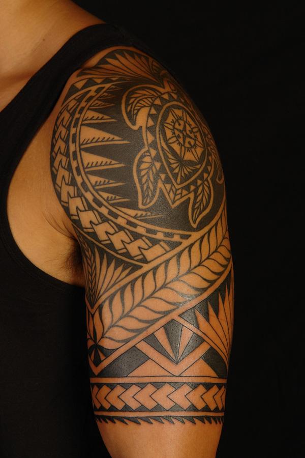 Πολυνησιακά σχέδια τατουάζ βραχίονα τατουάζ