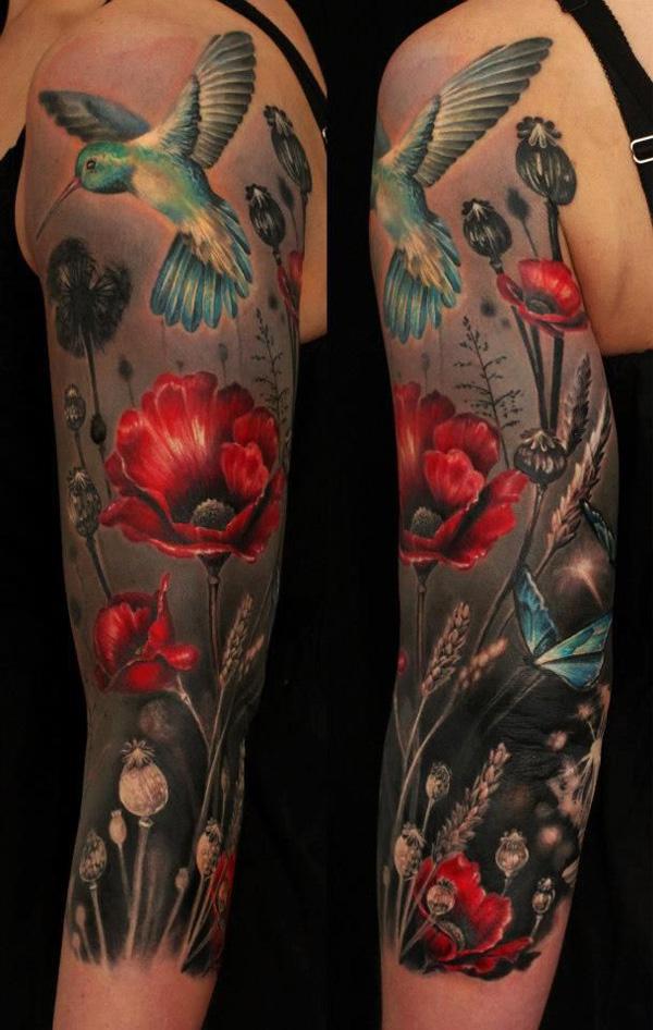 Värikäs Hummingbird -perhonen ja unikon tatuointi naisille