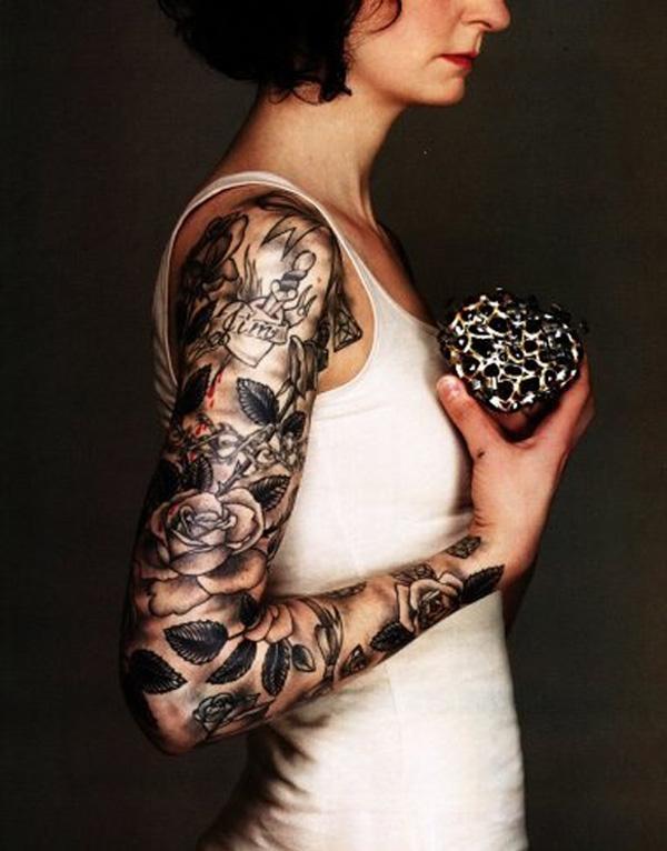 Περίπλοκο τατουάζ τριαντάφυλλο με πλήρες μανίκι για γυναίκες