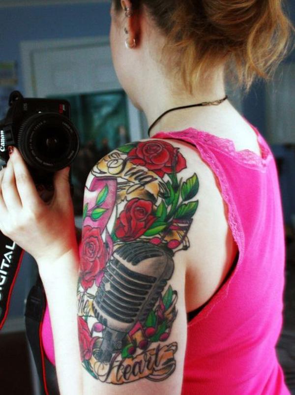 53 Τατουάζ με μικρόφωνο και τριαντάφυλλο