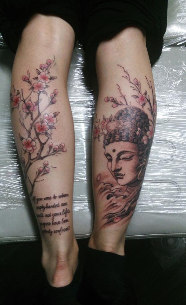Buddhan ja kirsikankukkien jalkojen tatuointi