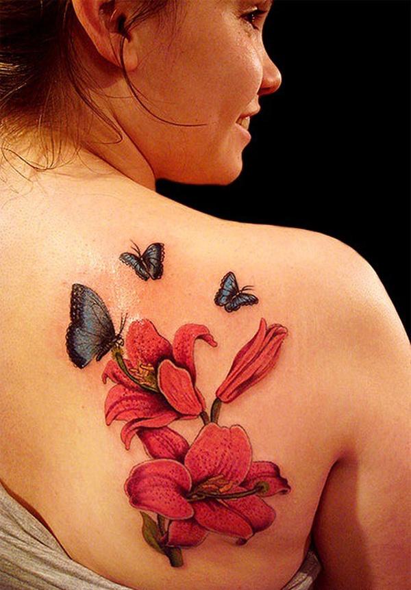 Lily Flower og butterfly Tattoo på ryggen