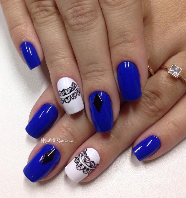 blå og hvid med blonder nail art
