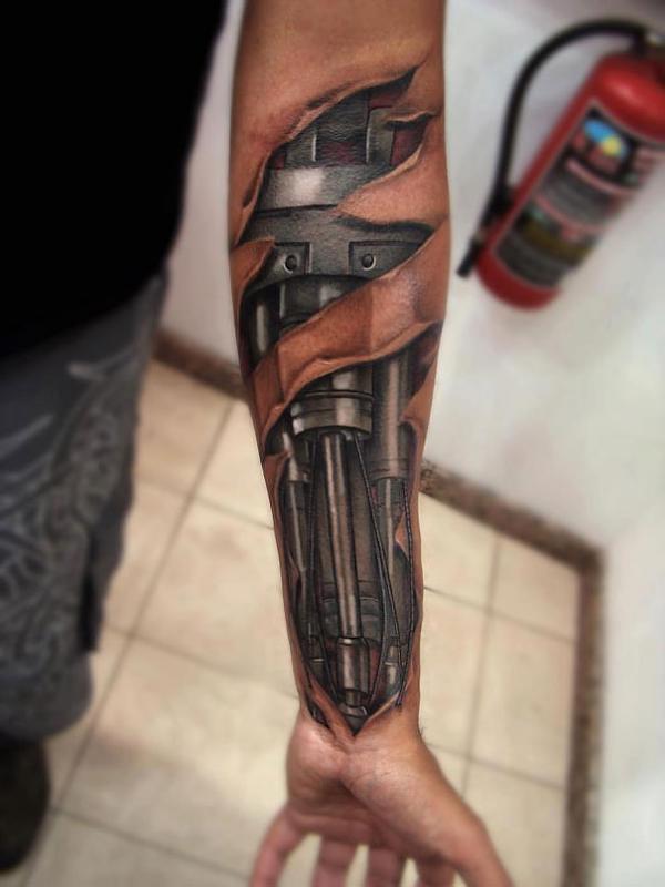 Robotti käsivarren tatuointi