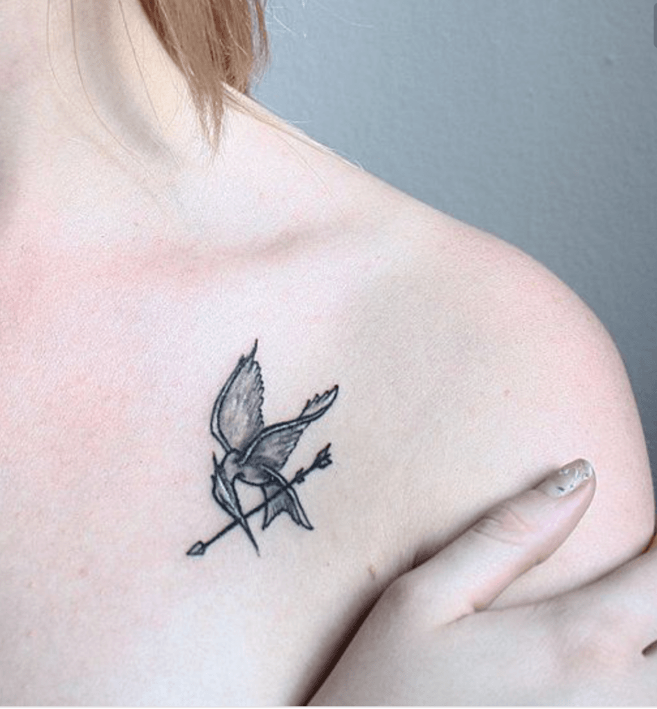 73 Collar Bone Tattoos That Will Wow. Φωτογραφίες και σχέδιο τατουάζ