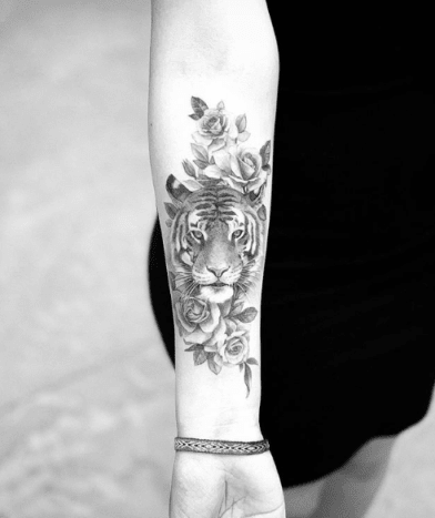 tatovering, tatovør, tatovering med fine linjer, sort-grå tatovering, tatoveringsidé, tatoveringsinspiration, tatoveringskunst, inked, inkedmag
