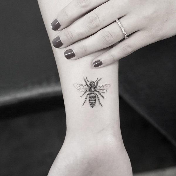 Bee tatovering